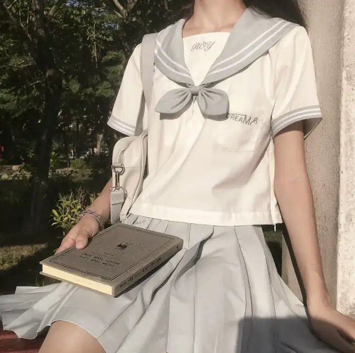 火热的吻 海报